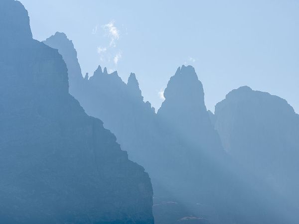 Zwick, Martin 아티스트의 View from Val Rendena towards the Brenta Dolomites-UNESCO World Heritage Site-Italy-Trentino-Val Re작품입니다.